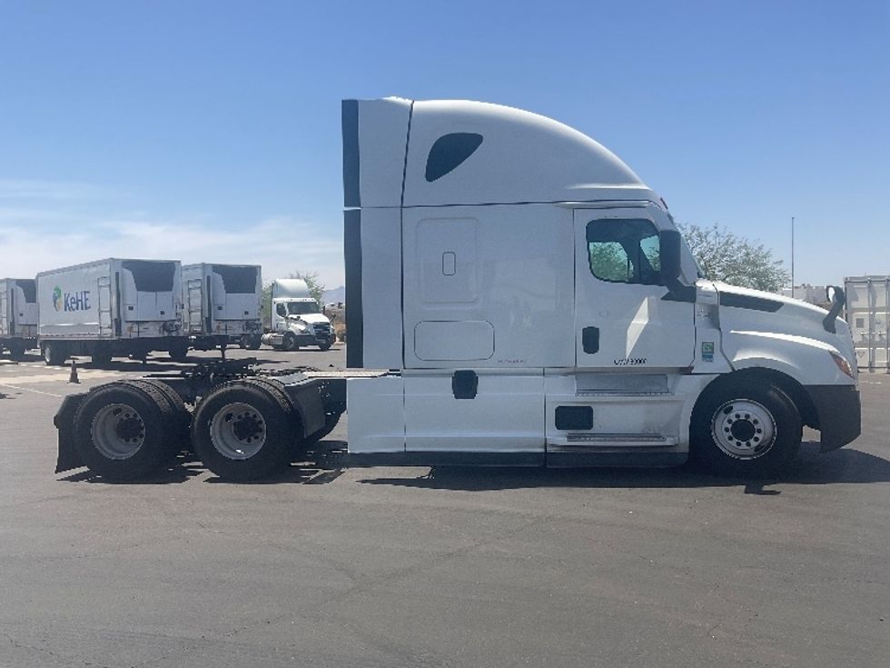Sleeper Tractor-Heavy Duty Tractors-Freightliner-2022-T12664ST-Phoenix-AZ-506,991\n\t\tmiles-$ 66,000 - Image 8
