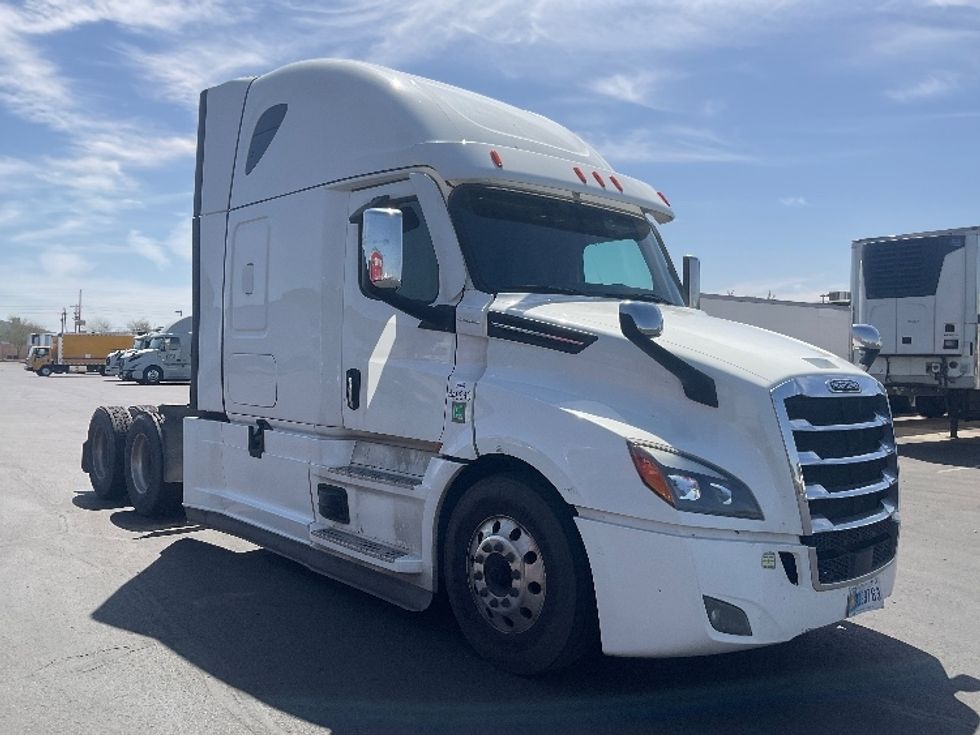 Sleeper Tractor-Heavy Duty Tractors-Freightliner-2022-T12664ST-Phoenix-AZ-557,120\n\t\tmiles-$ 62,250 - Image 1
