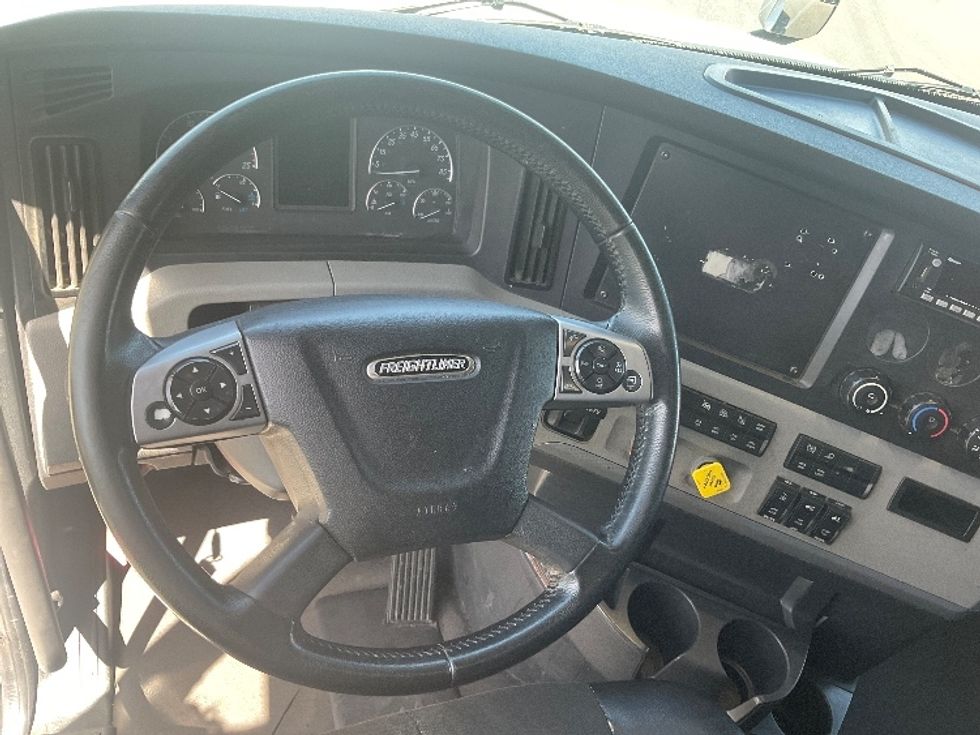 Sleeper Tractor-Heavy Duty Tractors-Freightliner-2022-T12664ST-Phoenix-AZ-557,120\n\t\tmiles-$ 62,250 - Image 10