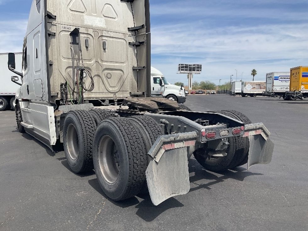 Sleeper Tractor-Heavy Duty Tractors-Freightliner-2022-T12664ST-Phoenix-AZ-557,120\n\t\tmiles-$ 62,250 - Image 23