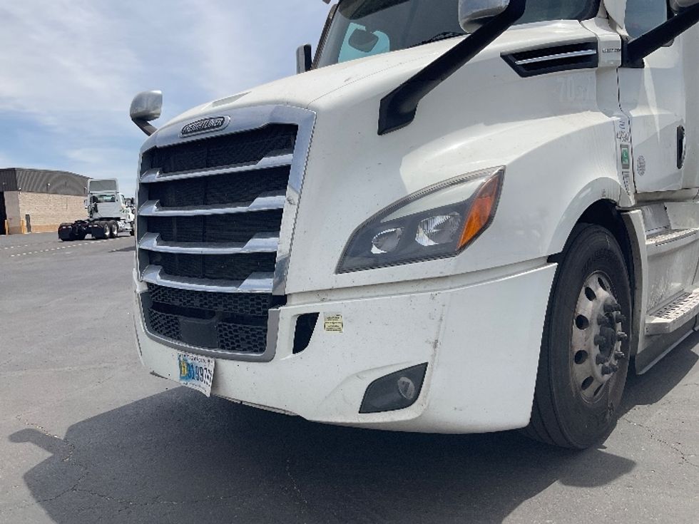 Sleeper Tractor-Heavy Duty Tractors-Freightliner-2022-T12664ST-Phoenix-AZ-557,120\n\t\tmiles-$ 62,250 - Image 25