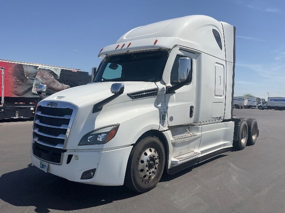 Sleeper Tractor-Heavy Duty Tractors-Freightliner-2022-T12664ST-Phoenix-AZ-557,120\n\t\tmiles-$ 62,250 - Image 3