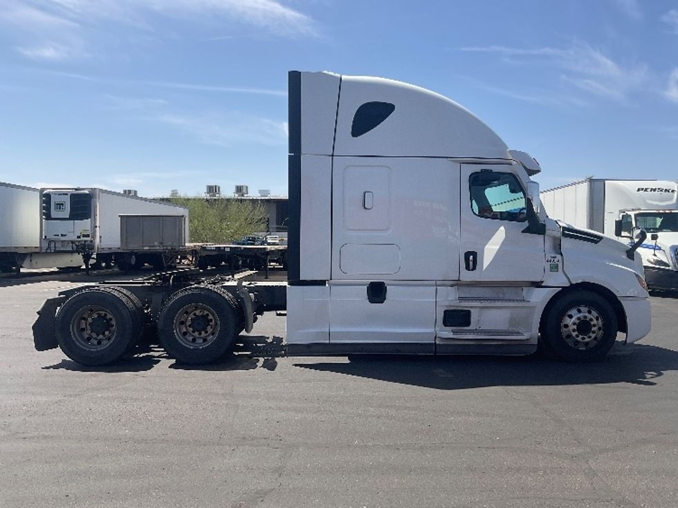 Sleeper Tractor-Heavy Duty Tractors-Freightliner-2022-T12664ST-Phoenix-AZ-557,120\n\t\tmiles-$ 62,250 - Image 8