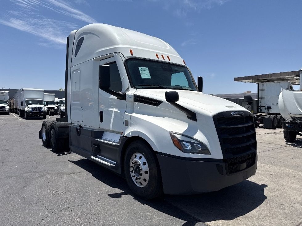 Sleeper Tractor-Heavy Duty Tractors-Freightliner-2022-T12664ST-Phoenix-AZ-573,923\n\t\tmiles-$ 84,750 - Image 1