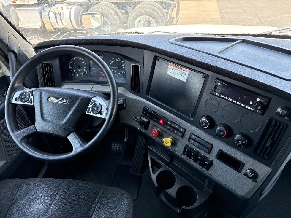 Sleeper Tractor-Heavy Duty Tractors-Freightliner-2022-T12664ST-Phoenix-AZ-573,923\n\t\tmiles-$ 84,750 - Image 11