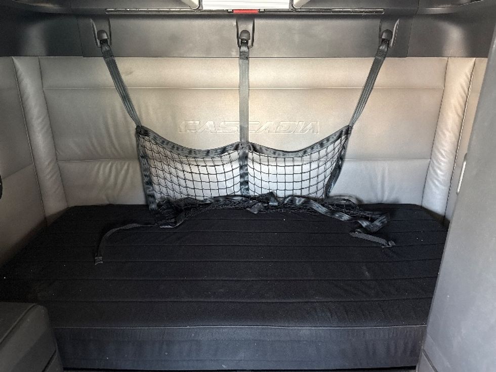 Sleeper Tractor-Heavy Duty Tractors-Freightliner-2022-T12664ST-Phoenix-AZ-573,923\n\t\tmiles-$ 84,750 - Image 16