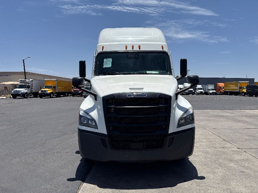 Sleeper Tractor-Heavy Duty Tractors-Freightliner-2022-T12664ST-Phoenix-AZ-573,923\n\t\tmiles-$ 84,750 - Image 2