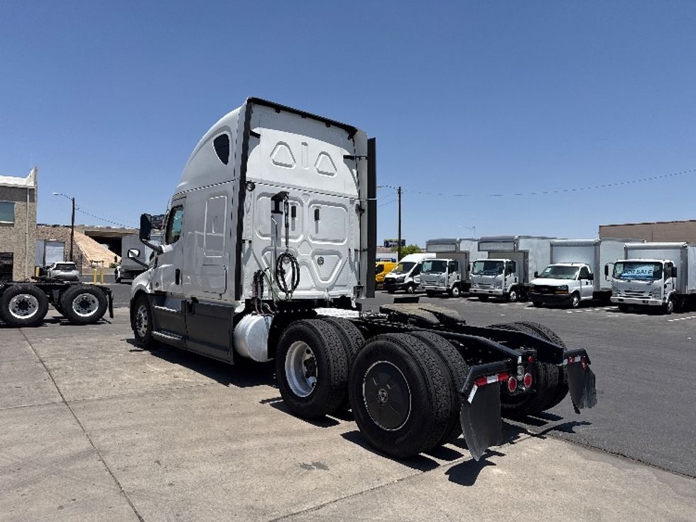 Sleeper Tractor-Heavy Duty Tractors-Freightliner-2022-T12664ST-Phoenix-AZ-573,923\n\t\tmiles-$ 84,750 - Image 5