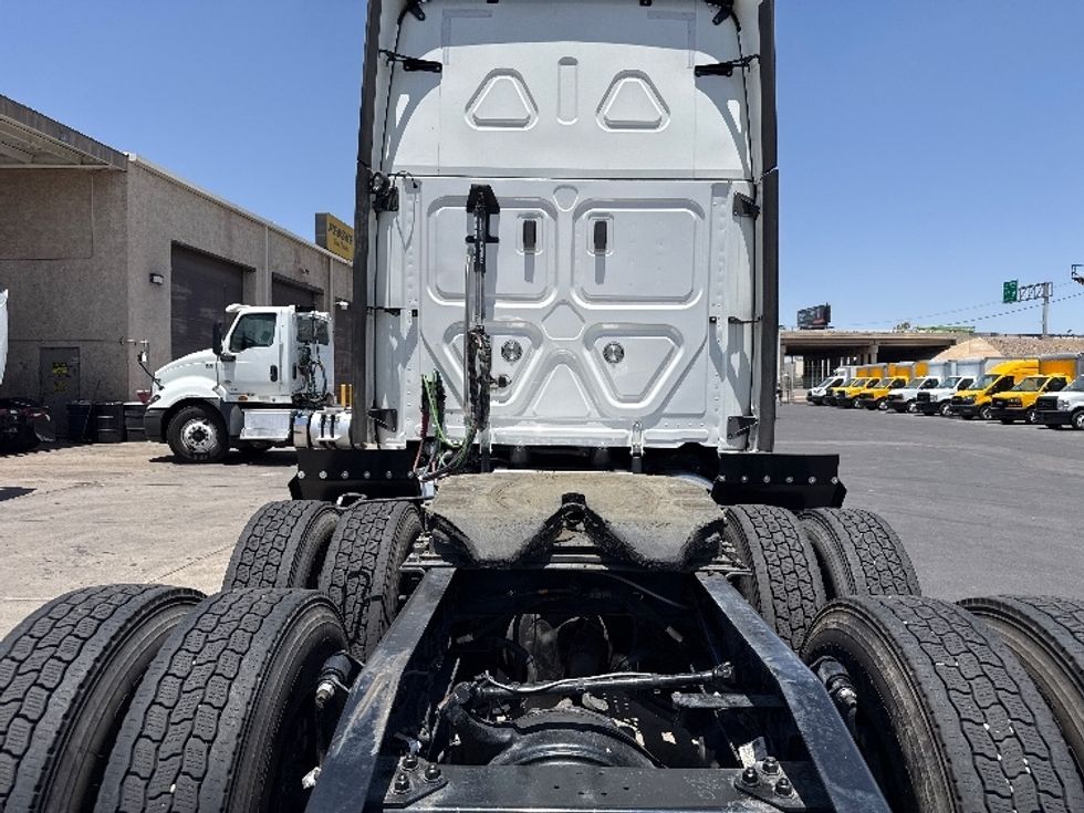 Sleeper Tractor-Heavy Duty Tractors-Freightliner-2022-T12664ST-Phoenix-AZ-573,923\n\t\tmiles-$ 84,750 - Image 6
