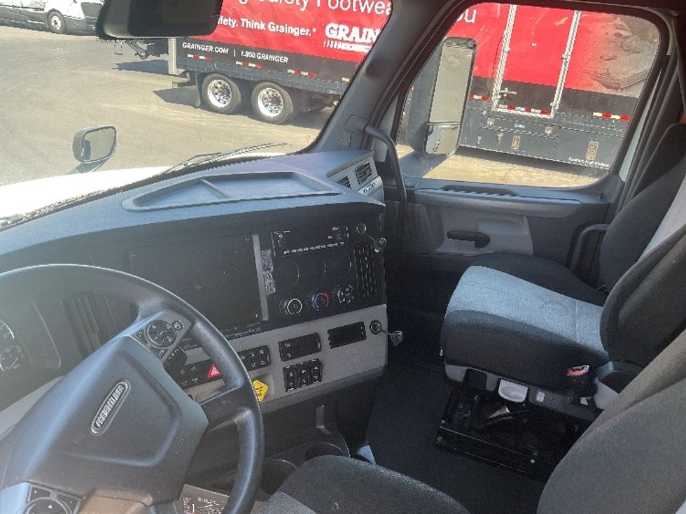 Sleeper Tractor-Heavy Duty Tractors-Freightliner-2022-T12664ST-Phoenix-AZ-574,751\n\t\tmiles-$ 59,250 - Image 10