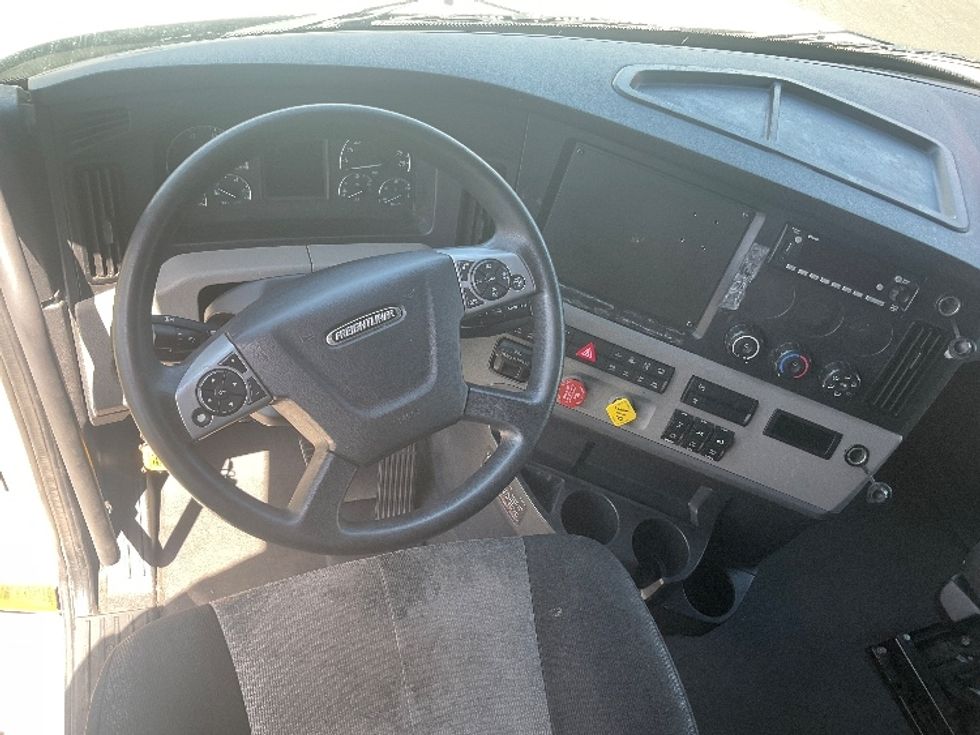 Sleeper Tractor-Heavy Duty Tractors-Freightliner-2022-T12664ST-Phoenix-AZ-574,751\n\t\tmiles-$ 59,250 - Image 11