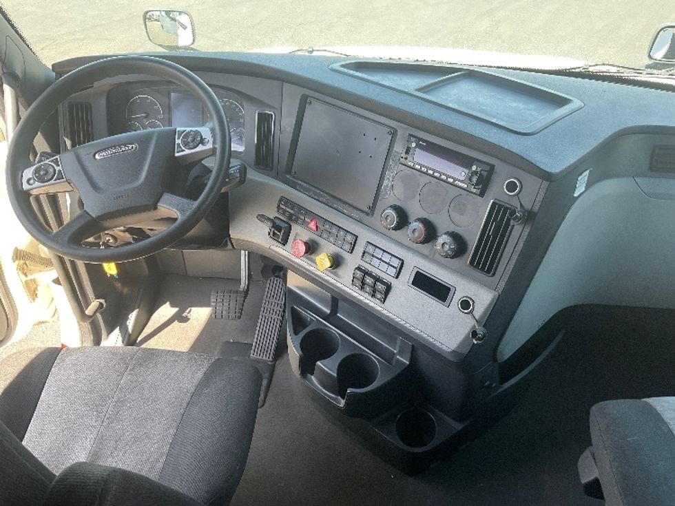 Sleeper Tractor-Heavy Duty Tractors-Freightliner-2022-T12664ST-Phoenix-AZ-574,751\n\t\tmiles-$ 59,250 - Image 12