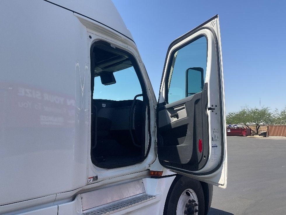 Sleeper Tractor-Heavy Duty Tractors-Freightliner-2022-T12664ST-Phoenix-AZ-574,751\n\t\tmiles-$ 59,250 - Image 13