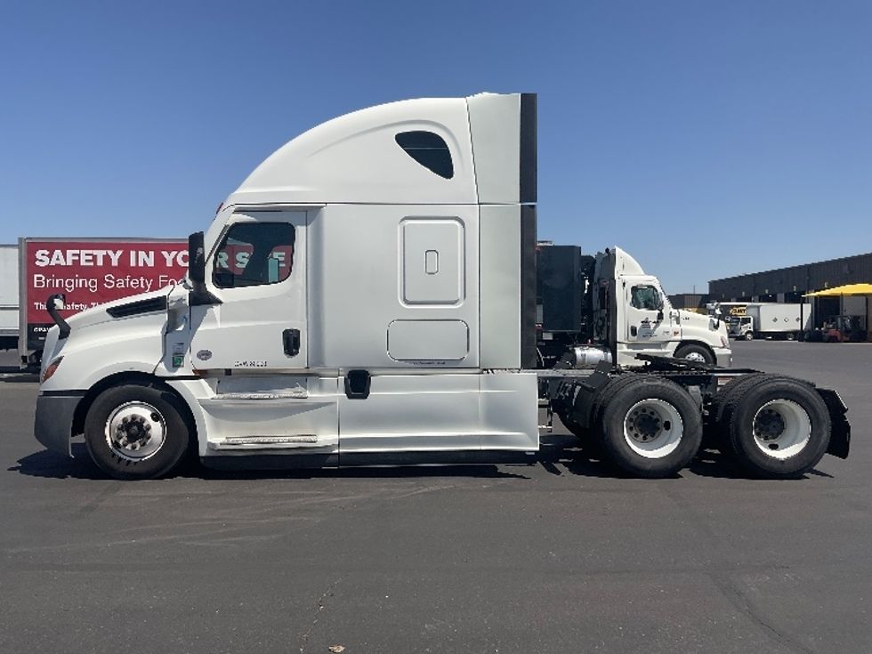 Sleeper Tractor-Heavy Duty Tractors-Freightliner-2022-T12664ST-Phoenix-AZ-574,751\n\t\tmiles-$ 59,250 - Image 4