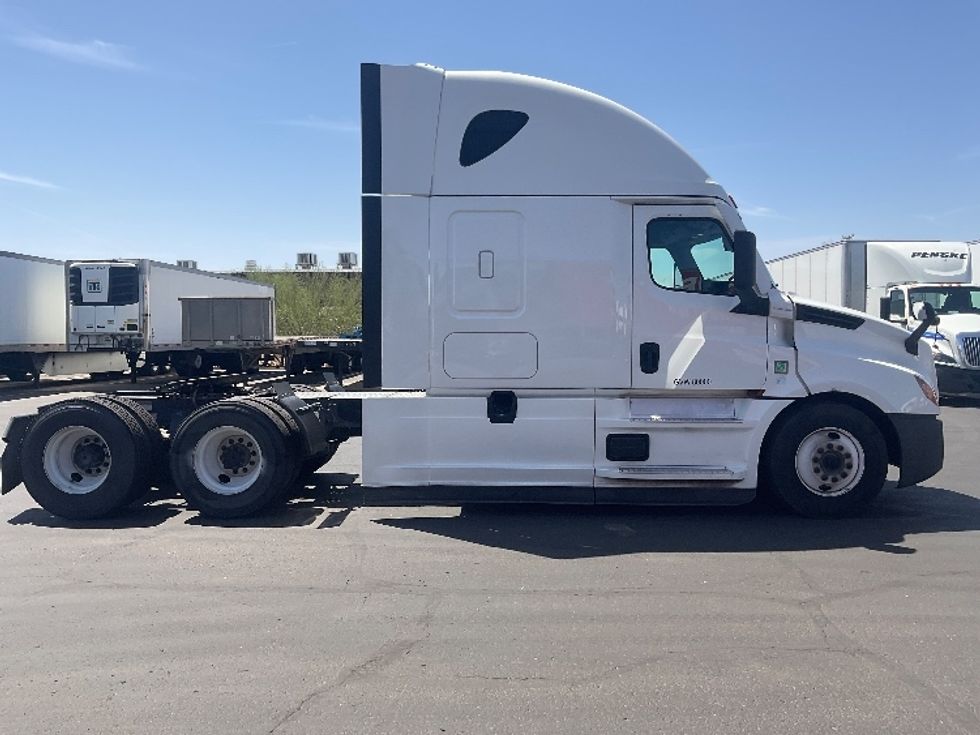 Sleeper Tractor-Heavy Duty Tractors-Freightliner-2022-T12664ST-Phoenix-AZ-574,751\n\t\tmiles-$ 59,250 - Image 8
