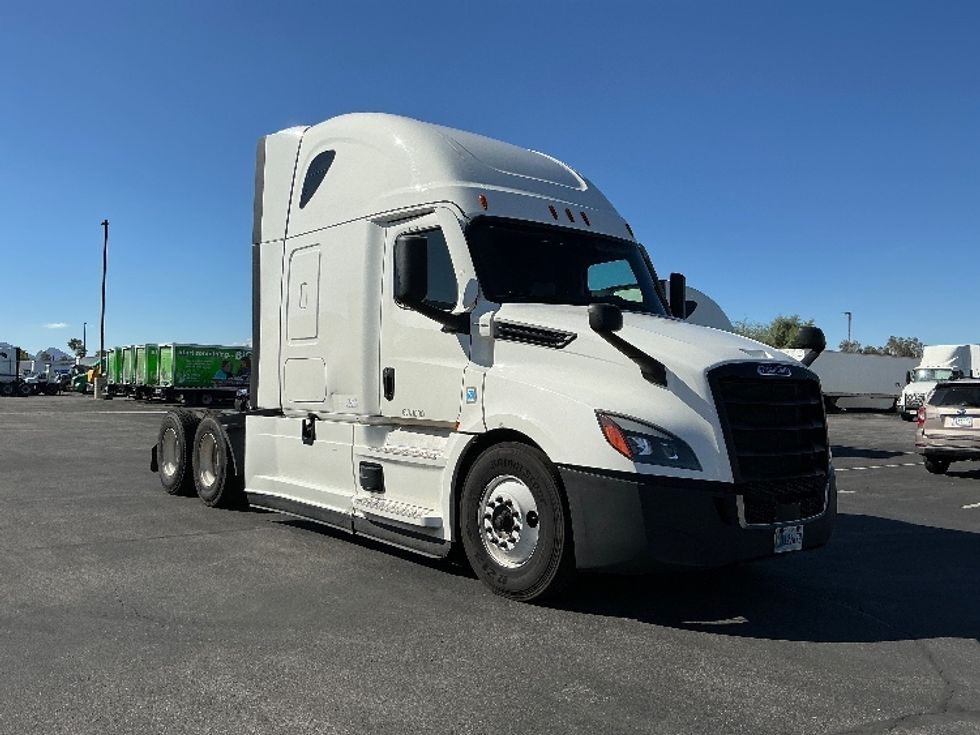 Sleeper Tractor-Heavy Duty Tractors-Freightliner-2022-T12664ST-Phoenix-AZ-601,244\n\t\tmiles-$ 64,000 - Image 1