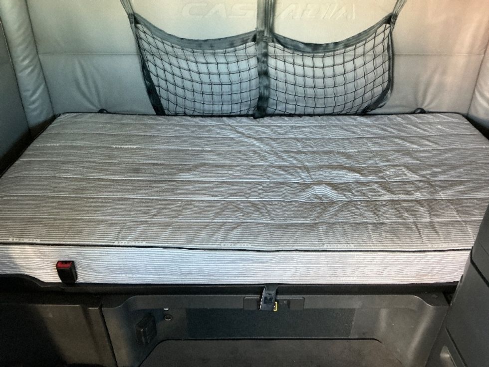 Sleeper Tractor-Heavy Duty Tractors-Freightliner-2022-T12664ST-Phoenix-AZ-601,244\n\t\tmiles-$ 64,000 - Image 16