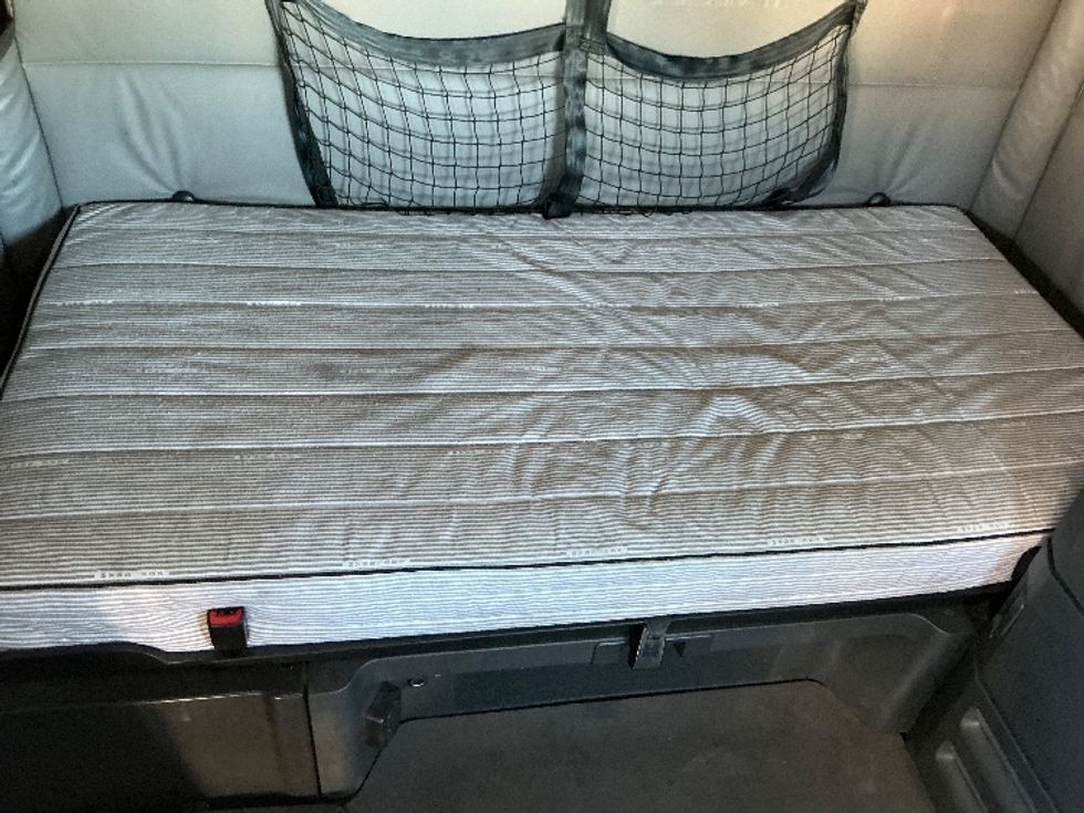 Sleeper Tractor-Heavy Duty Tractors-Freightliner-2022-T12664ST-Phoenix-AZ-601,244\n\t\tmiles-$ 64,000 - Image 17