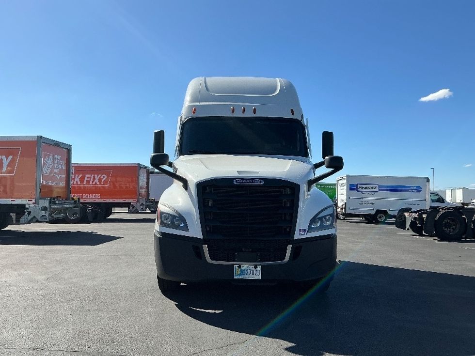 Sleeper Tractor-Heavy Duty Tractors-Freightliner-2022-T12664ST-Phoenix-AZ-601,244\n\t\tmiles-$ 64,000 - Image 2