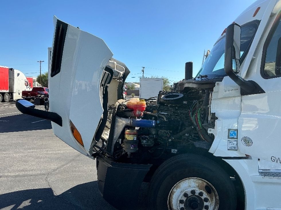 Sleeper Tractor-Heavy Duty Tractors-Freightliner-2022-T12664ST-Phoenix-AZ-601,244\n\t\tmiles-$ 64,000 - Image 21