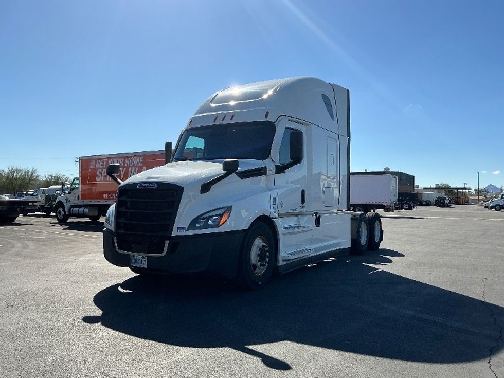 Sleeper Tractor-Heavy Duty Tractors-Freightliner-2022-T12664ST-Phoenix-AZ-601,244\n\t\tmiles-$ 64,000 - Image 3