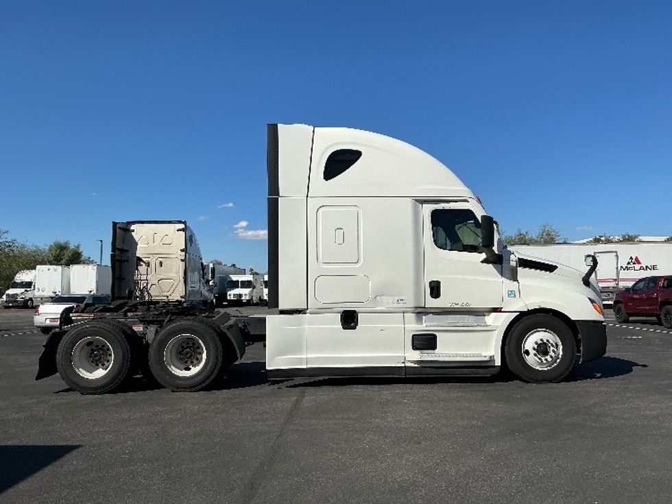Sleeper Tractor-Heavy Duty Tractors-Freightliner-2022-T12664ST-Phoenix-AZ-601,244\n\t\tmiles-$ 64,000 - Image 8