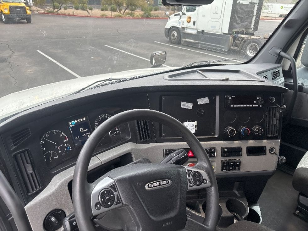 Sleeper Tractor-Heavy Duty Tractors-Freightliner-2022-T12664ST-Phoenix-AZ-622,195\n\t\tmiles-$ 59,750 - Image 10