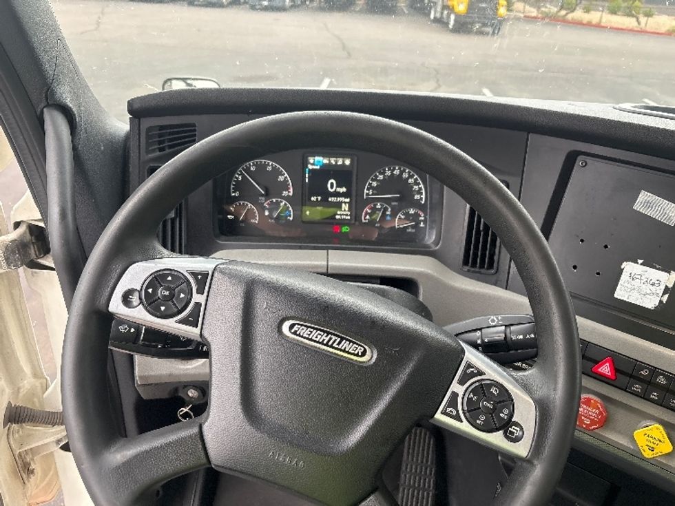 Sleeper Tractor-Heavy Duty Tractors-Freightliner-2022-T12664ST-Phoenix-AZ-622,195\n\t\tmiles-$ 59,750 - Image 11