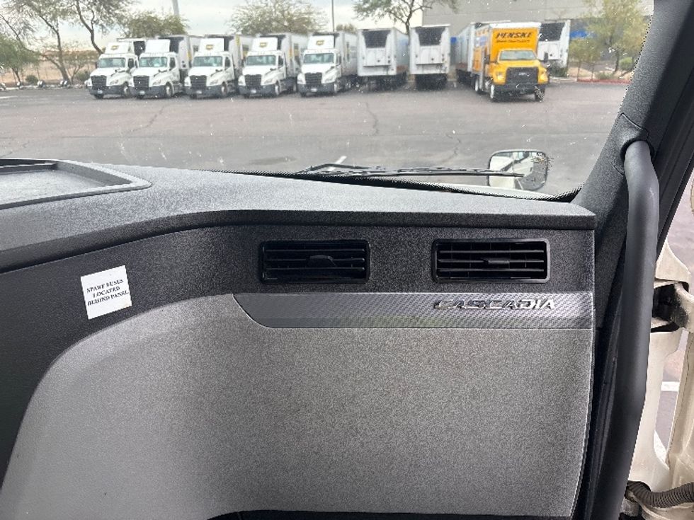 Sleeper Tractor-Heavy Duty Tractors-Freightliner-2022-T12664ST-Phoenix-AZ-622,195\n\t\tmiles-$ 59,750 - Image 14