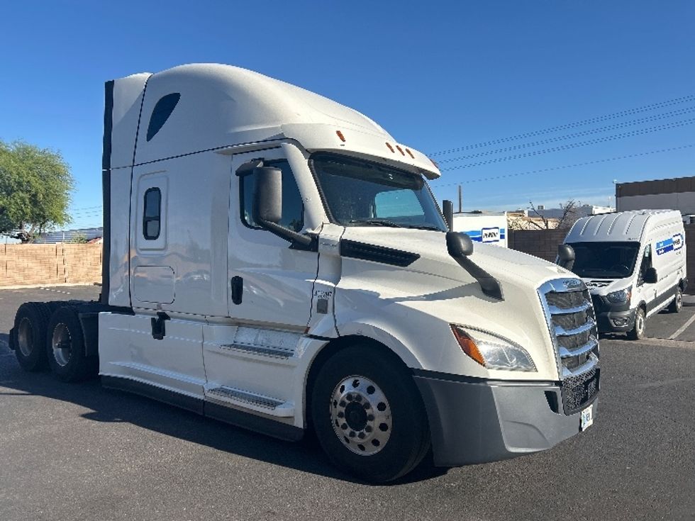 Sleeper Tractor-Heavy Duty Tractors-Freightliner-2022-T12664ST-Phoenix-AZ-671,990\n\t\tmiles-$ 58,000 - Image 1