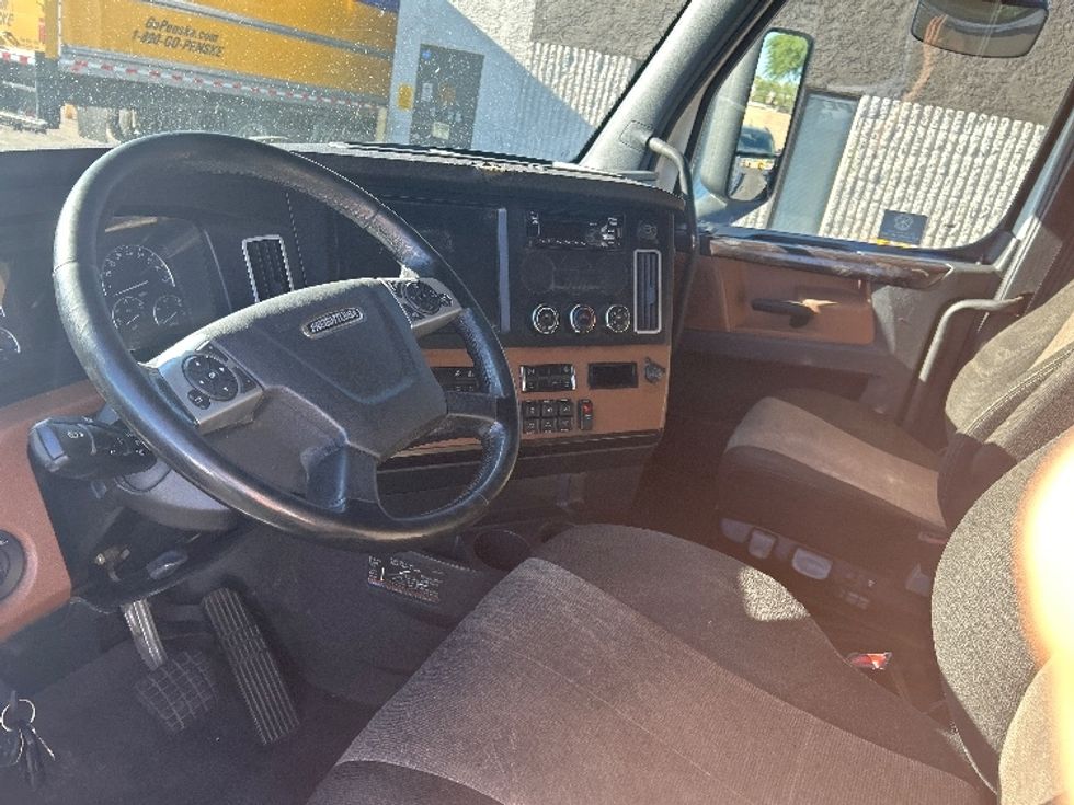 Sleeper Tractor-Heavy Duty Tractors-Freightliner-2022-T12664ST-Phoenix-AZ-671,990\n\t\tmiles-$ 58,000 - Image 10