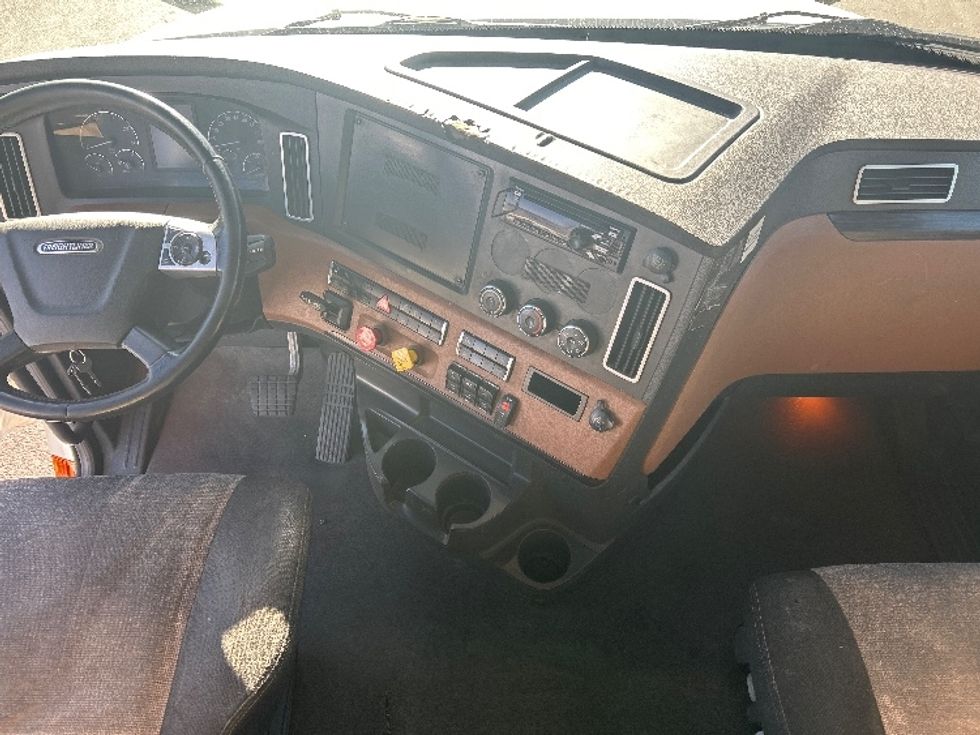 Sleeper Tractor-Heavy Duty Tractors-Freightliner-2022-T12664ST-Phoenix-AZ-671,990\n\t\tmiles-$ 58,000 - Image 12