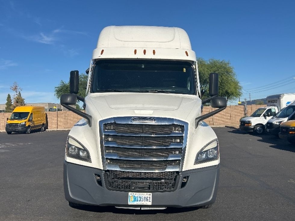 Sleeper Tractor-Heavy Duty Tractors-Freightliner-2022-T12664ST-Phoenix-AZ-671,990\n\t\tmiles-$ 58,000 - Image 2