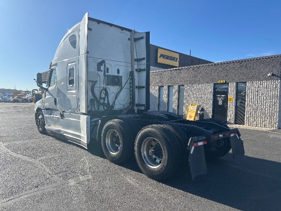 Sleeper Tractor-Heavy Duty Tractors-Freightliner-2022-T12664ST-Phoenix-AZ-671,990\n\t\tmiles-$ 58,000 - Image 5