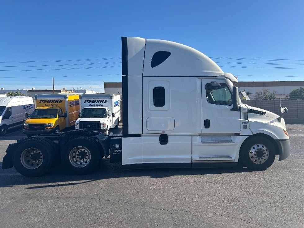 Sleeper Tractor-Heavy Duty Tractors-Freightliner-2022-T12664ST-Phoenix-AZ-671,990\n\t\tmiles-$ 58,000 - Image 8