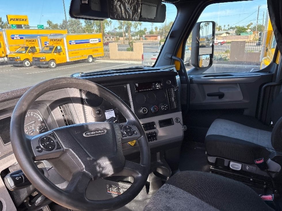Sleeper Tractor-Heavy Duty Tractors-Freightliner-2022-T12664ST-Phoenix-AZ-687,427\n\t\tmiles-$ 48,250 - Image 10