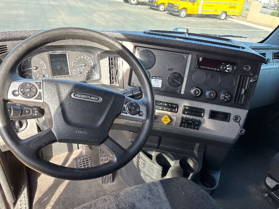 Sleeper Tractor-Heavy Duty Tractors-Freightliner-2022-T12664ST-Phoenix-AZ-687,427\n\t\tmiles-$ 48,250 - Image 11
