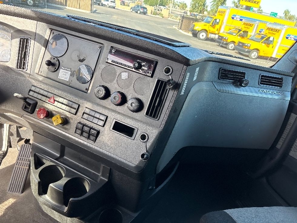 Sleeper Tractor-Heavy Duty Tractors-Freightliner-2022-T12664ST-Phoenix-AZ-687,427\n\t\tmiles-$ 48,250 - Image 12