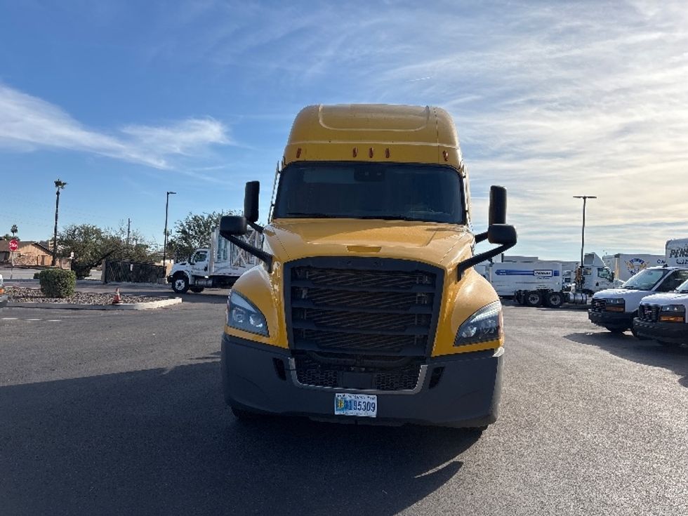 Sleeper Tractor-Heavy Duty Tractors-Freightliner-2022-T12664ST-Phoenix-AZ-687,427\n\t\tmiles-$ 48,250 - Image 2