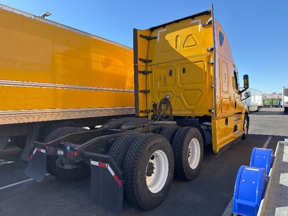 Sleeper Tractor-Heavy Duty Tractors-Freightliner-2022-T12664ST-Phoenix-AZ-687,427\n\t\tmiles-$ 48,250 - Image 7