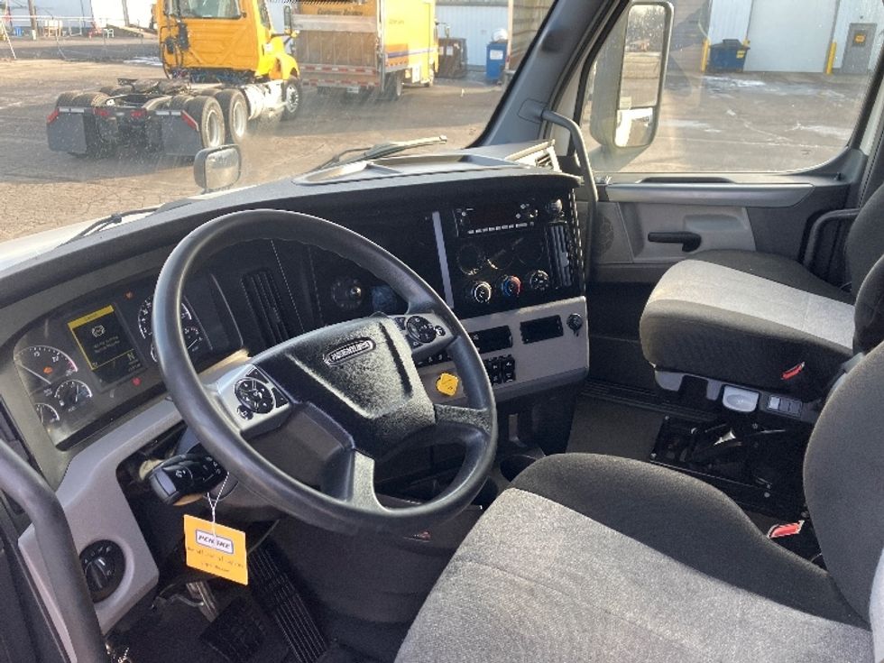 Sleeper Tractor-Heavy Duty Tractors-Freightliner-2022-T12664ST-Piqua-OH-428,857\n\t\tmiles-$ 72,250 - Image 10