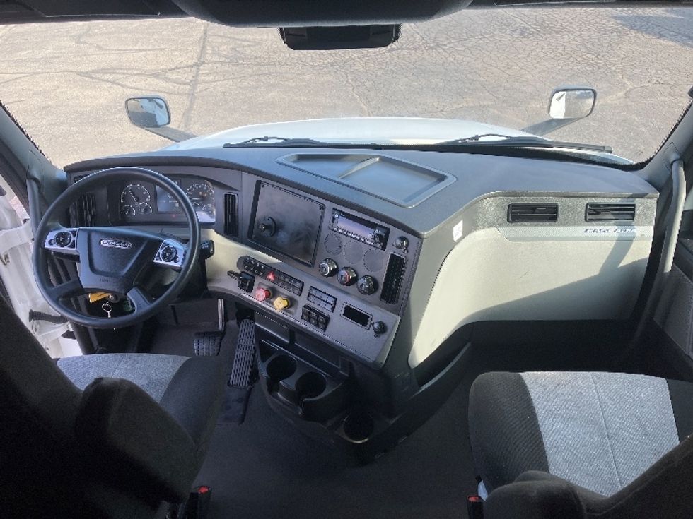 Sleeper Tractor-Heavy Duty Tractors-Freightliner-2022-T12664ST-Piqua-OH-428,857\n\t\tmiles-$ 72,250 - Image 12