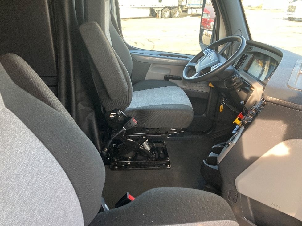 Sleeper Tractor-Heavy Duty Tractors-Freightliner-2022-T12664ST-Piqua-OH-428,857\n\t\tmiles-$ 72,250 - Image 15