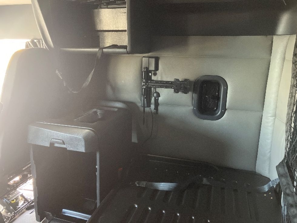 Sleeper Tractor-Heavy Duty Tractors-Freightliner-2022-T12664ST-Piqua-OH-428,857\n\t\tmiles-$ 72,250 - Image 19