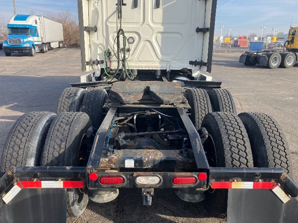 Sleeper Tractor-Heavy Duty Tractors-Freightliner-2022-T12664ST-Piqua-OH-428,857\n\t\tmiles-$ 72,250 - Image 6