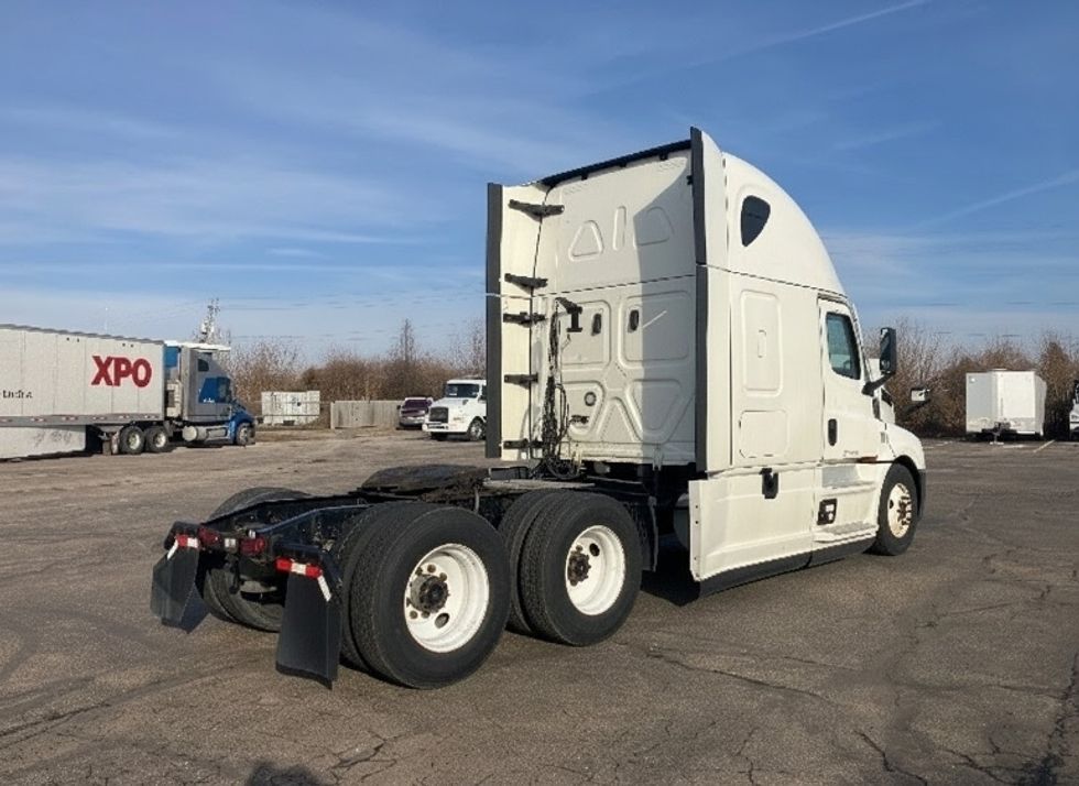Sleeper Tractor-Heavy Duty Tractors-Freightliner-2022-T12664ST-Piqua-OH-428,857\n\t\tmiles-$ 72,250 - Image 7