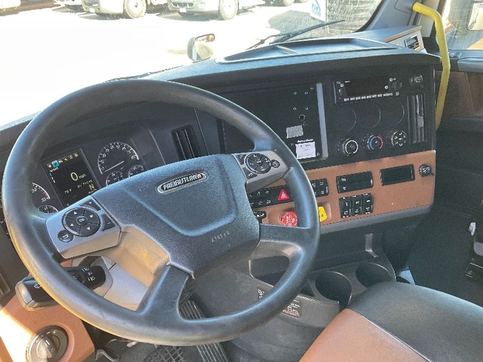 Sleeper Tractor-Heavy Duty Tractors-Freightliner-2022-T12664ST-Piqua-OH-457,896\n\t\tmiles-$ 73,000 - Image 10