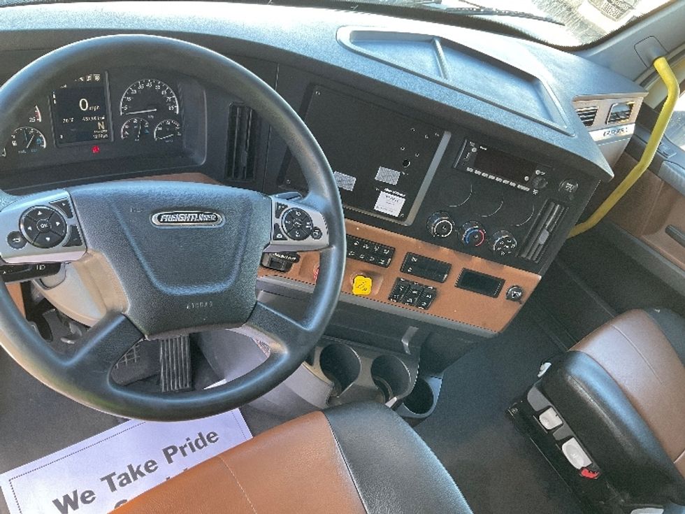 Sleeper Tractor-Heavy Duty Tractors-Freightliner-2022-T12664ST-Piqua-OH-457,896\n\t\tmiles-$ 73,000 - Image 11