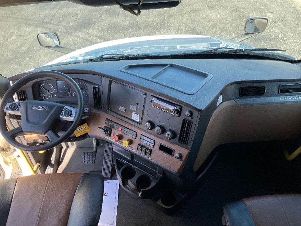 Sleeper Tractor-Heavy Duty Tractors-Freightliner-2022-T12664ST-Piqua-OH-457,896\n\t\tmiles-$ 73,000 - Image 12