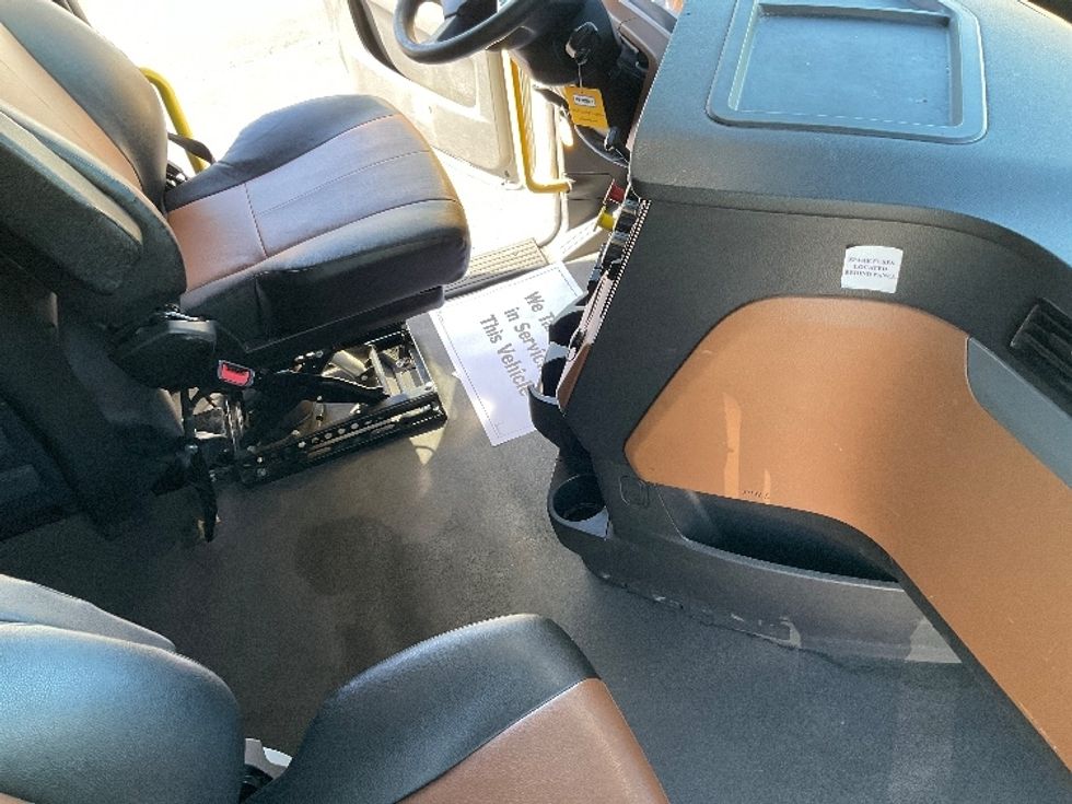 Sleeper Tractor-Heavy Duty Tractors-Freightliner-2022-T12664ST-Piqua-OH-457,896\n\t\tmiles-$ 73,000 - Image 15